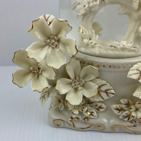 Dove Musical Snow Globe Cream and Gold - Picture 7 of 9